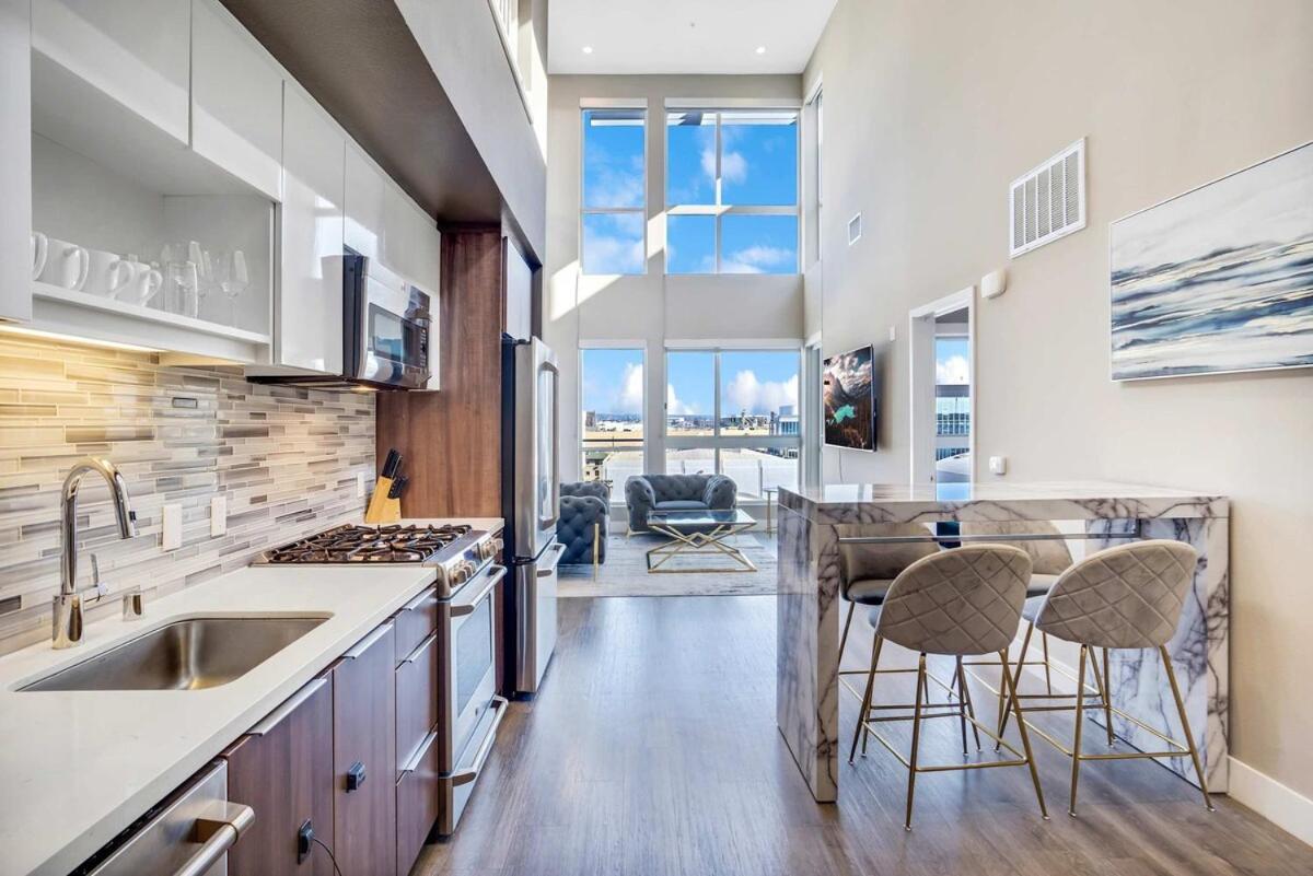 Weho Paradise 3b2b Loft With Parking Apartamento